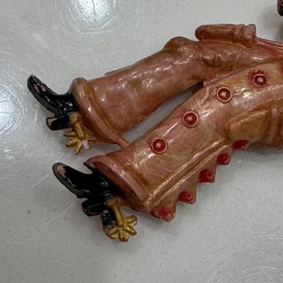 Vintage Cowgirl Plastic Celluloid Brooch Pin - Picture 5 of 5